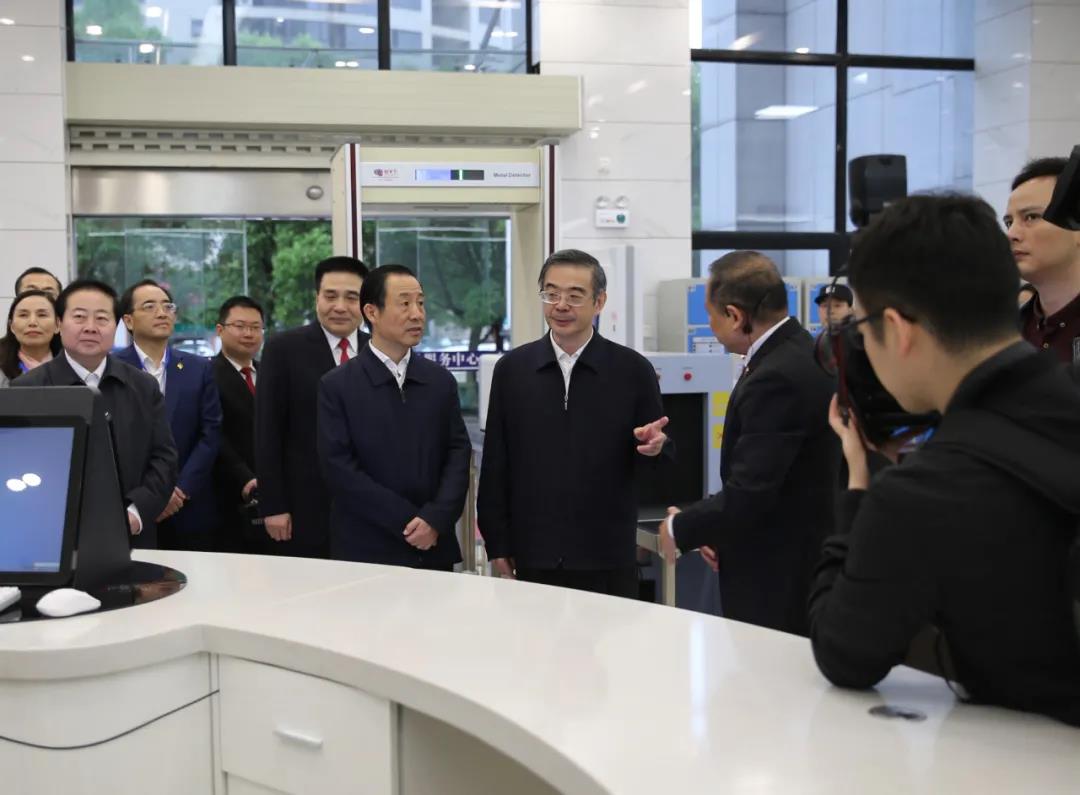 周强:深入贯彻习近平法治思想 为奋力建设现代化新湖南提供有力司法服务和保障